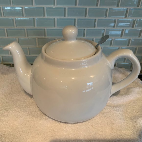 Teapot - Picture 1 of 3